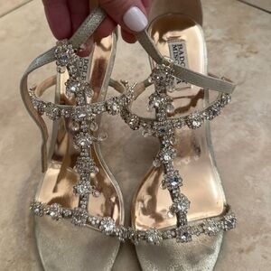 Used size 10 badly Mischka heels